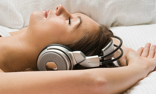 Можно ли слушать музыку во время сна